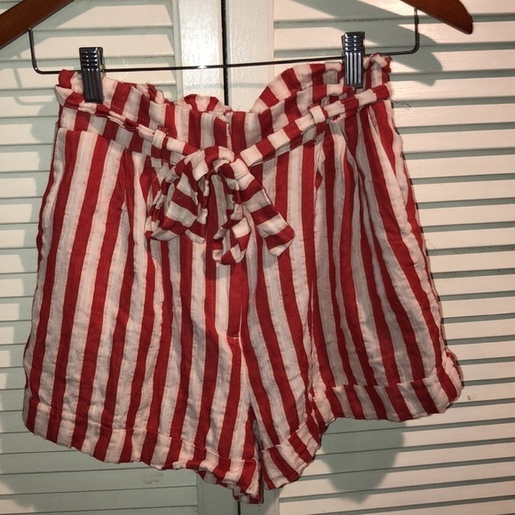 H&M Red and white striped paper bag shorts with matching belt Size 6 - Picture 3 of 6